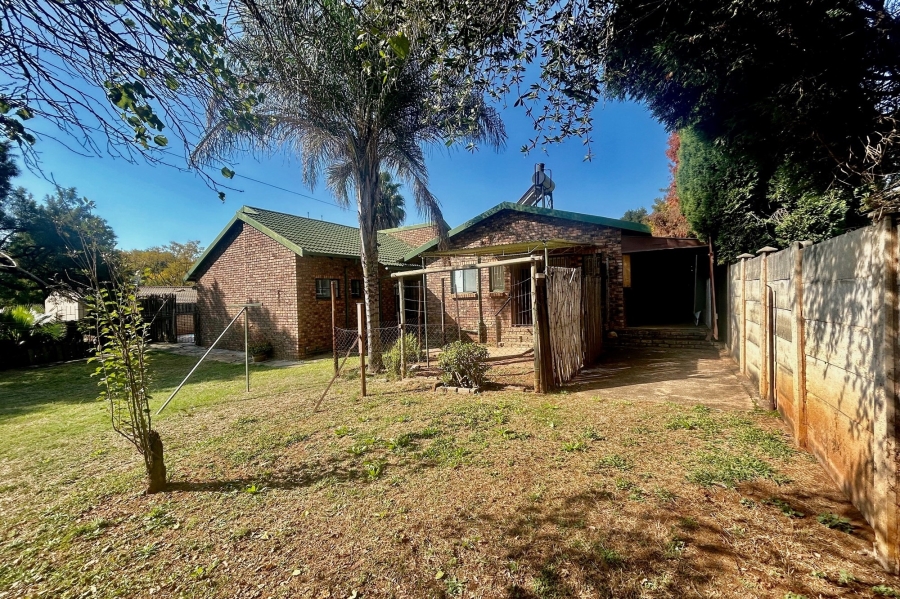 5 Bedroom Property for Sale in Ifafi North West
